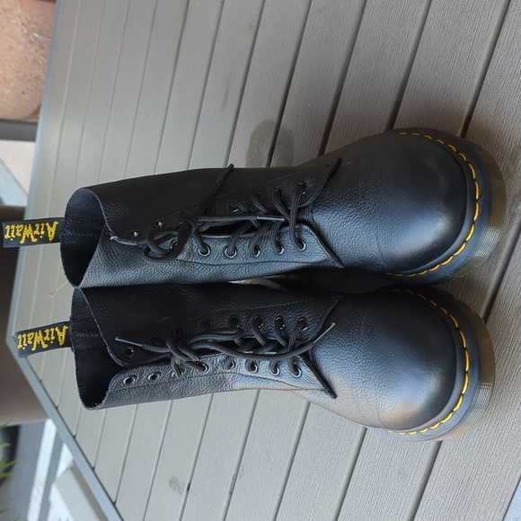 Dr. Martens Shoes - NWOT Doc Marten's 1460 Women's Virginia Leather Boots 8-Eye